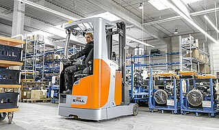 Automated reachtruck